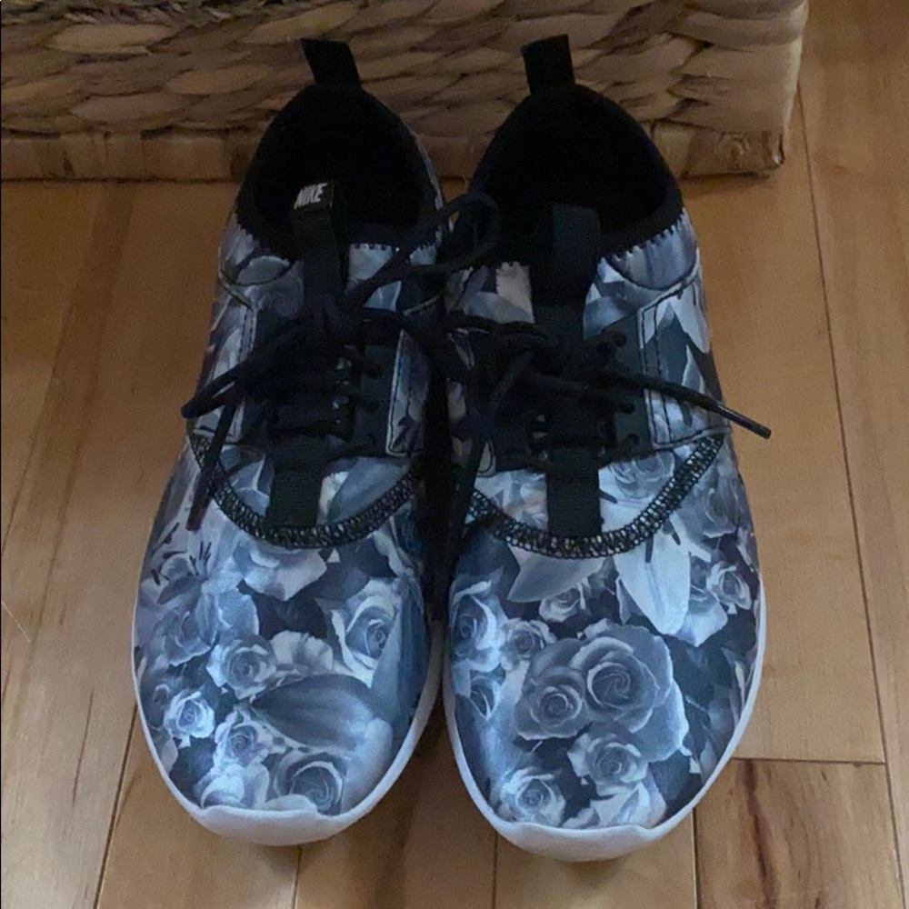 Nike free floral sz 8